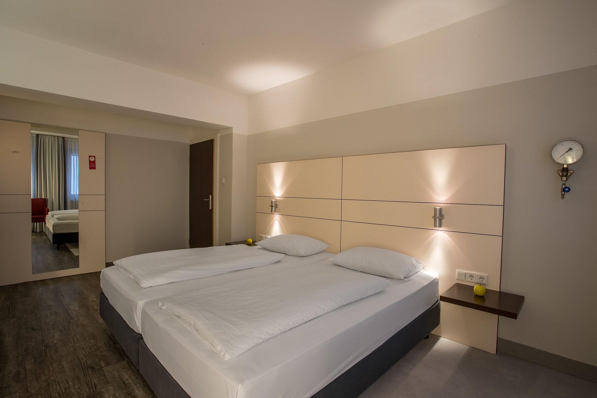 Ferrotel Duisburg - Partner Of Sorat Hotels Bagian luar foto